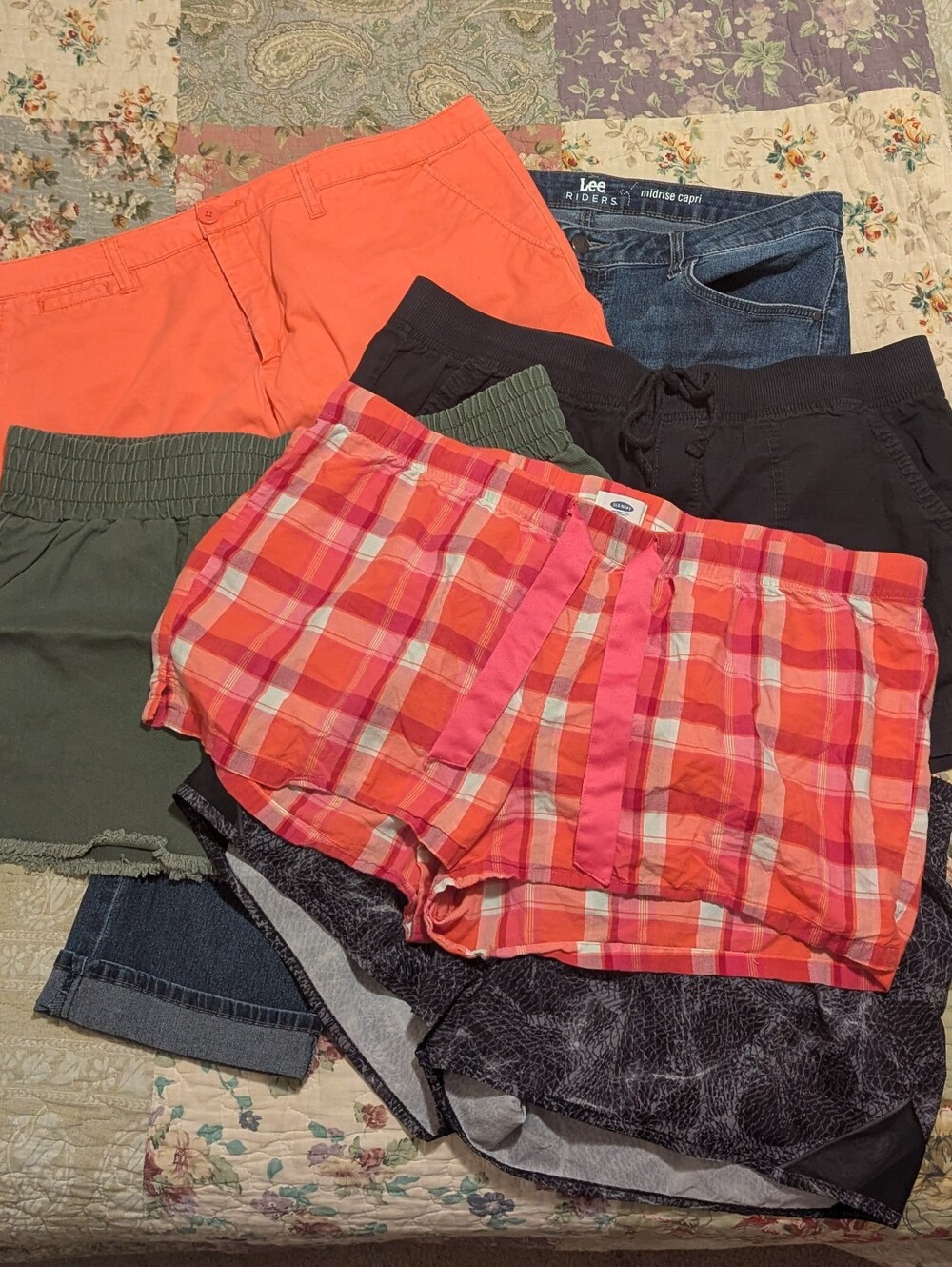 Bundle of Shorts + 1 Capri Ladies Size 16